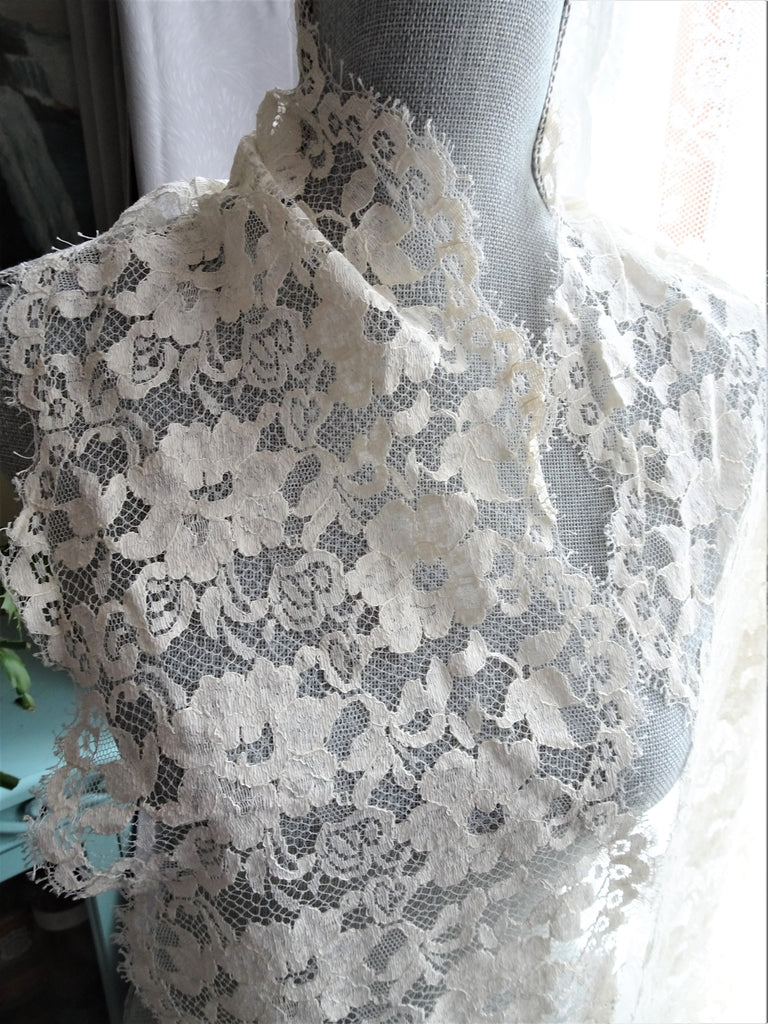 BEAUTIFUL Vintage Lace Trim, Flounce,Intricate Pattern For Bridal Dress,Dolls,Flapper Dress,Heirloom Sewing,Collectible Antique Textiles