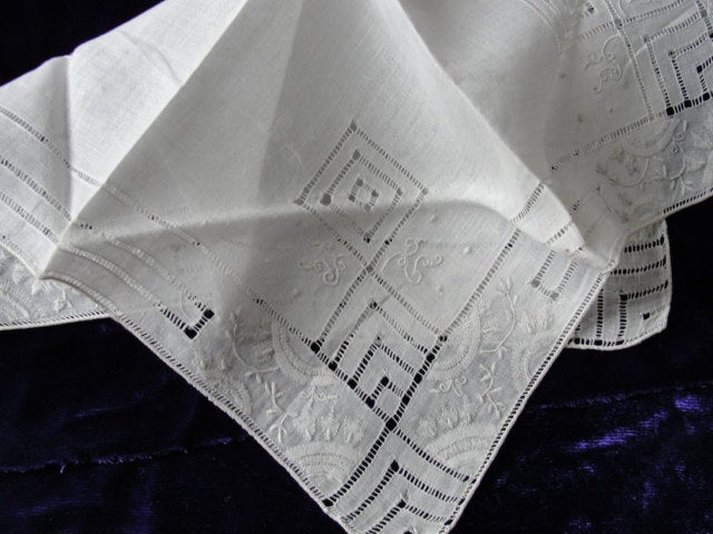 VINTAGE Wedding Handkerchief Art Deco Drawn Thread and Applique Beautiful Bridal Hankie Stunning Madeira Linen Hand Rolled Edge Hanky