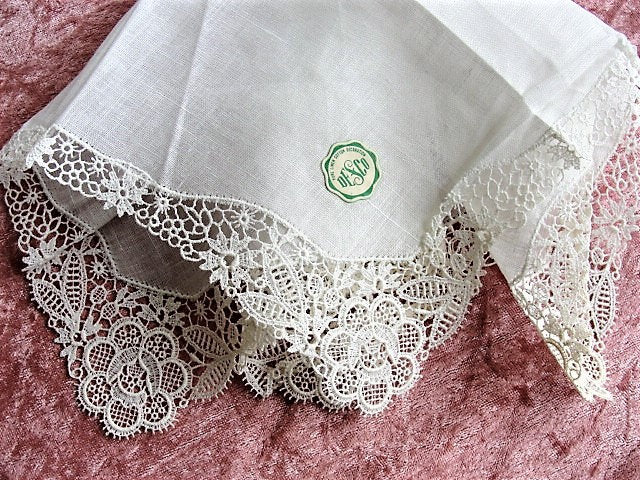 BEAUTIFUL Vintage Lace Hankie BRIDAL WEDDING Handkerchief Lace n Linen Bridal Hanky Fancy Wide Lace Collectible Hankies