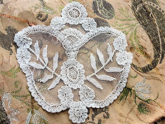 BEAUTIFUL Antique PRINCESS Lace Applique, Victorian, Edwardian, Antique Applique,Creamy white Lace,Netted Lace Wedding Gown,Collectible Lace