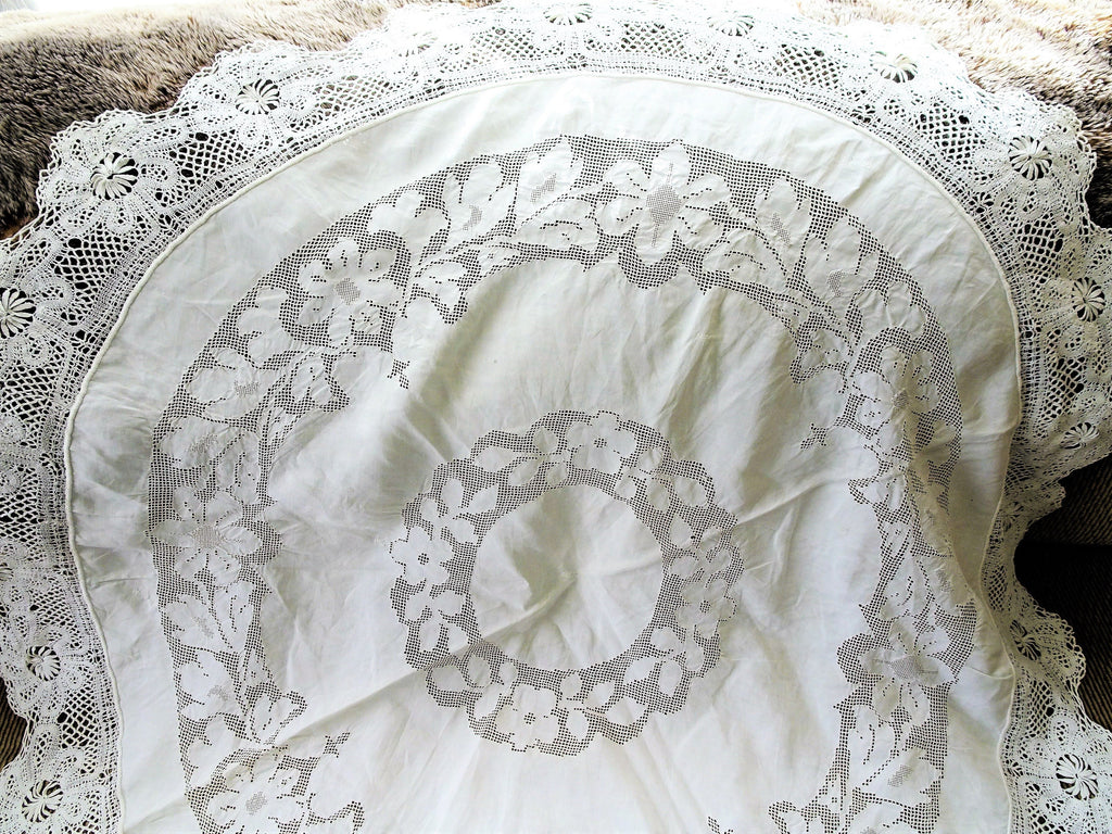 BEAUTIFUL Antique Tablecloth,Victorian Cluny Lace,Fancy French Tablecloth,Round Tablecloth ,Amazing Work,French Decor,Collectible Linens
