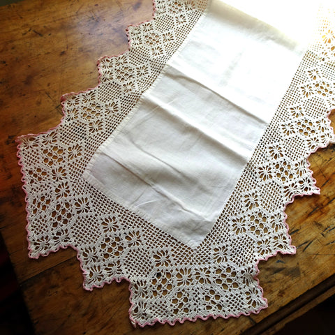 BEAUTIFUL Vintage Table Runner, Wide Lace, 38 Inches Long, Perfect Farmhouse or Shabby Chic Cottage Décor, Collectible Vintage Linens