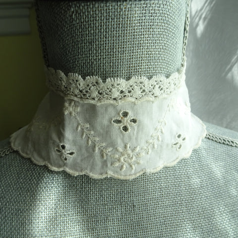 BEAUTIFUL Victorian High Neck Collar, Victorian Edwardian Embroidered linen Lace, Heirloom Sewing,Collectible Vintage Clothing ,Collectible Lace Collars