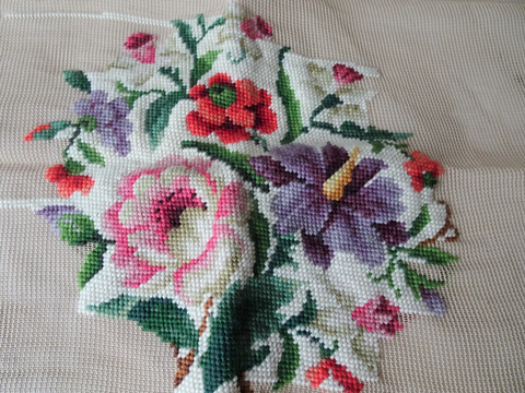 BEAUTIFUL Vintage Bucilla Needlework, Wool Work, Floral Cushion or Chair Cover,Partially Finished, Craft Project,Vintage Needlework Textiles