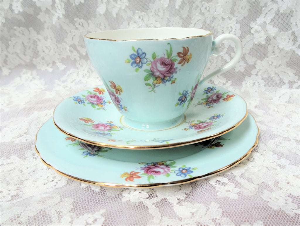 Vintage Aynsley English Bone China teacup and saucer #2539