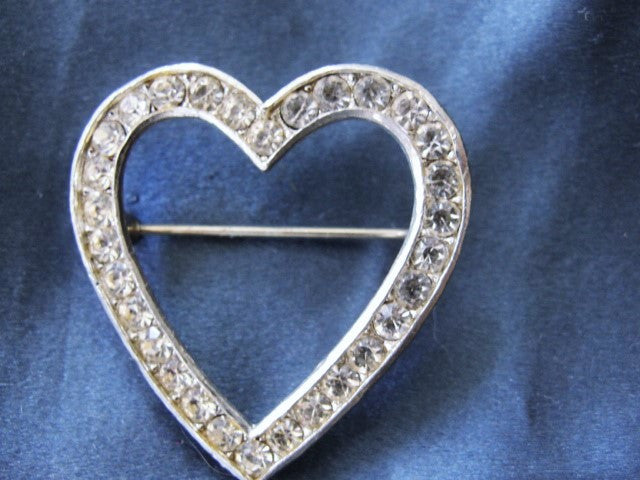 CHARMING Vintage Heart Shape Brooch Sparkling Rhinestones Pin Costume Jewelry