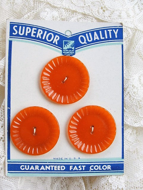 LOVELY Vintage 1930s Buttons, Set of 3 Large Pumpkin Color  Bakelite Early Plastic Buttons New Old Stock, Original Display Card Collectible Vintage Buttons