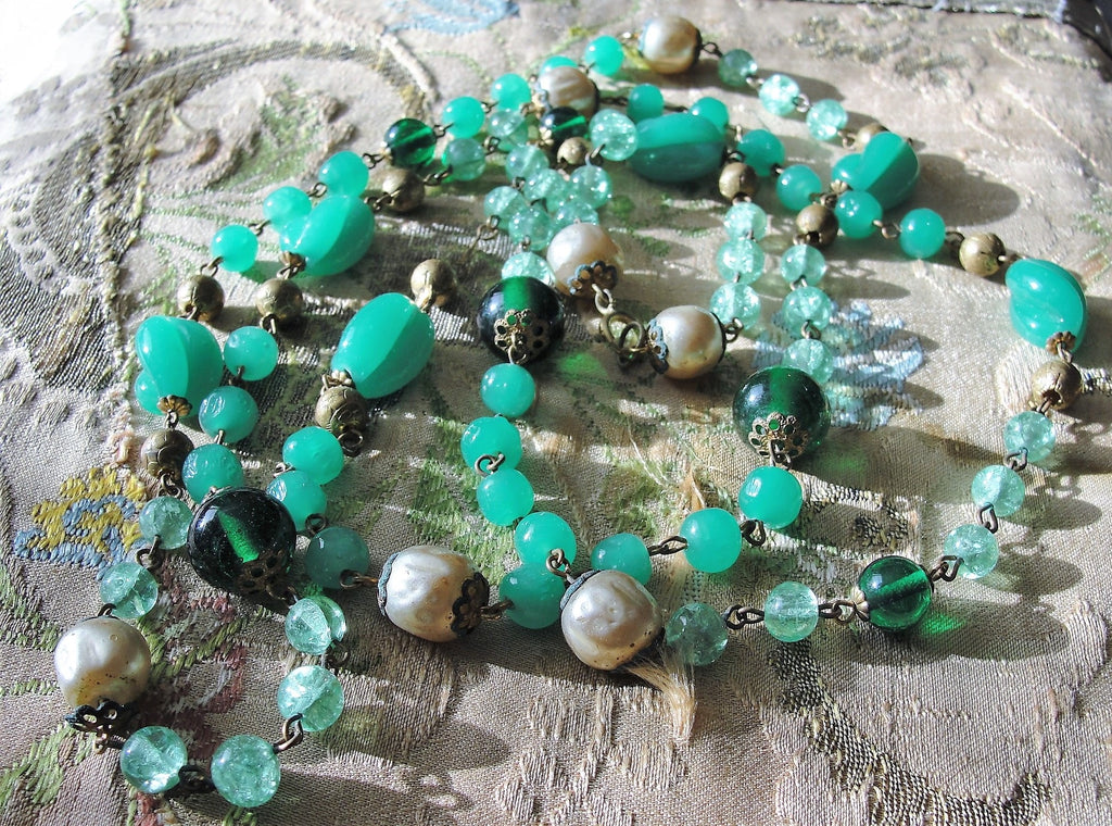 Beautiful Antique Art Deco GLASS BEAD NECKLACE,Flapper Style Long Length Necklace,Green Colors,Chrysoprase, Emerald,Jade,Pearl, Glass Beads,Antique Czech Glass,Collectible Vintage Jewelry