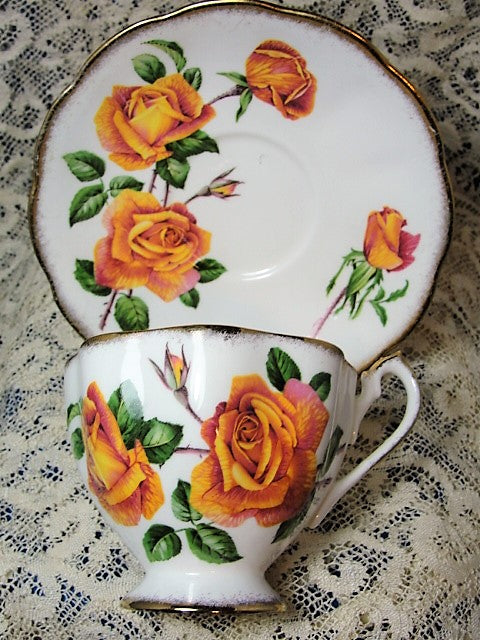 BEAUTIFUL Vintage Teacup and Saucer Queen Anne English Bone China Lush Peach Roses Anniversary Rose Vintage Cup and Saucer Tea Time China Collectible Cups and Saucers