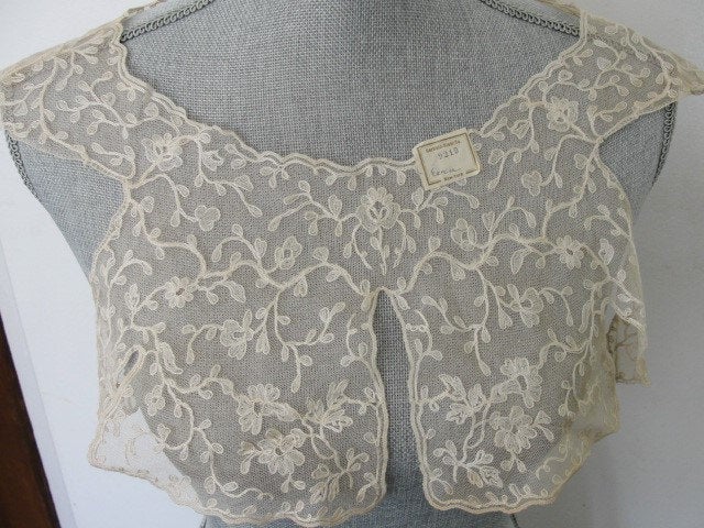 GORGEOUS 20s-30s French Lace Cape Collar Capelet Tambour Embroidered Lace Flowers Gatsby Flapper Downton Abbey Bridal Vintage Clothing