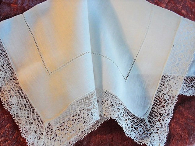 BEAUTIFUL Vintage French Lace Edged Handkerchief Linen Hanky Perfect Hankie For Bride To Be Special Wedding Bobbin Lace Downton Abbey Era