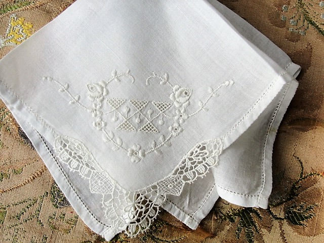 30s VINTAGE Hand Embroidered Hankie Handkerchief White Work Embroidery FRENCH Lace Corner Wedding Bridal Bridesmaids Special Wedding Hanky