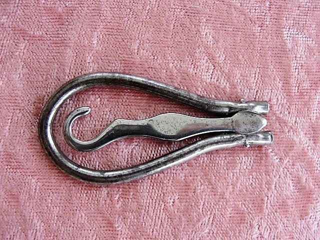 LOVELY Victorian Buttonhook, Small Folding Button Hook, Vanity Boudoir Display, Antique Accessory, Glove Buttonhook,Collectible Buttonhooks