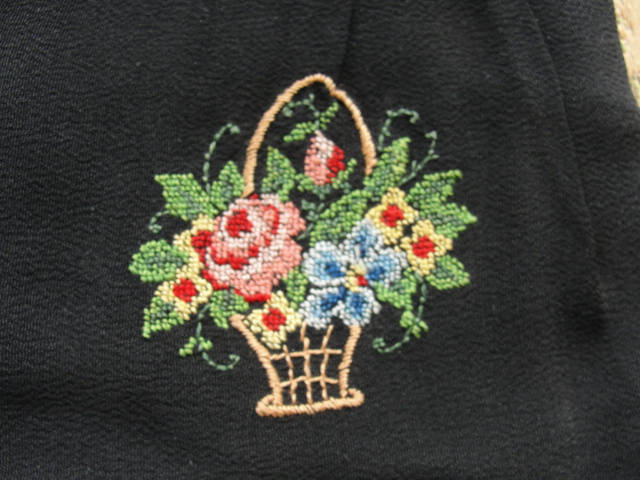 LOVELY Antique Petit Point Purse, Colorful Basket of Roses Flowers Handbag,Evening Bag,Collectible Vintage Evening Purses Boudoir Decor
