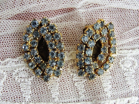 GLITTERING Vintage 1950s Austrian Rhinestone Earrings, Clip On Earrings ,Vintage Rhinestones ,Clip Earrings ,Grey Blue Sparkling Earrings