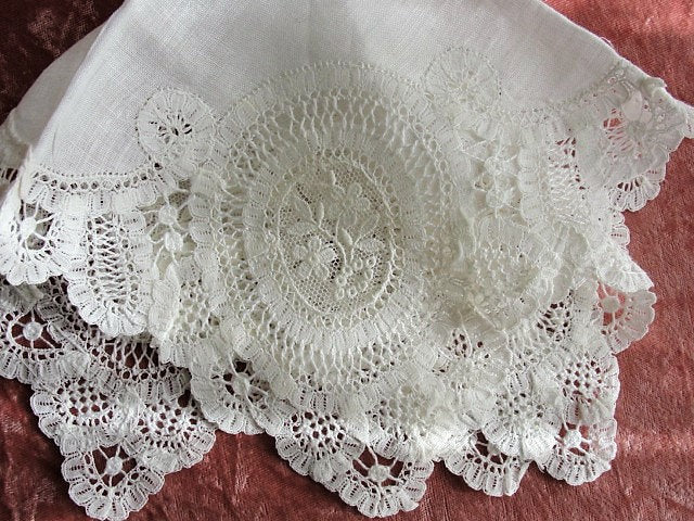 Beautiful Antique Lace Hankie BRIDAL WEDDING HANDKERCHIEF Hanky Fancy Wide Lace Perfect Bride to Be Bridal Wedding Something Old Present