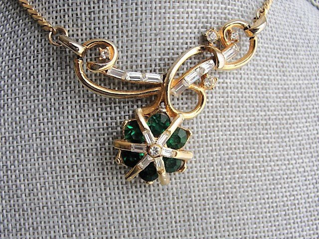 BEAUTIFUL 1950s Emerald Green Rhinestones Necklace, Unique Design, Gold Tone Metal Necklace,Elegant Evening Necklace,Bridal Jewelry