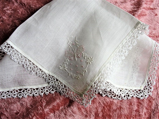 Charming BRIDAL Antique Hanky,Drawnthread Work Butterfly Tatted Tatting Lace Hankie WEDDING HANDKERCHIEF Bridal Hanky Collectible Hankies