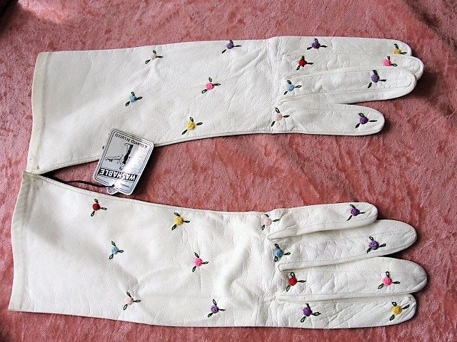 VINTAGE Italian White Kid Leather Formal Gloves, ROSEBUDS Embroidery Work,Never Used,Buttery Soft Leather,Bridal Gloves,Statement Gloves