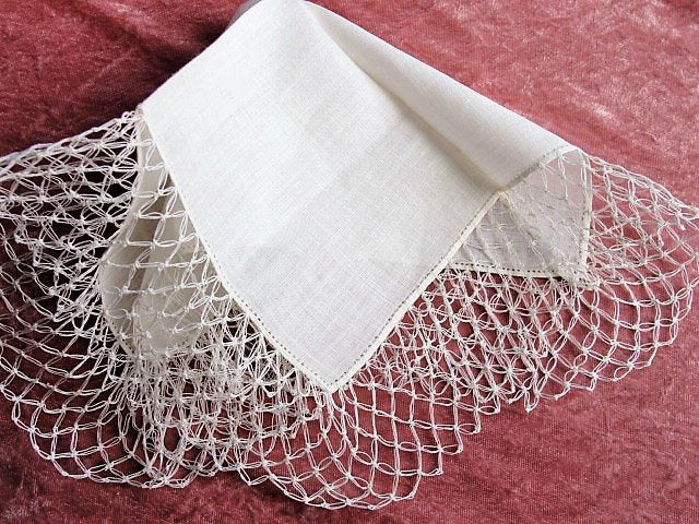 LOVELY Vintage Hankie, Handkerchief ,Dainty Knotted Lace,Linen hanky,Lace Trim Hankie,Something Old,Bridal Wedding Hankies,Collectible Hanky