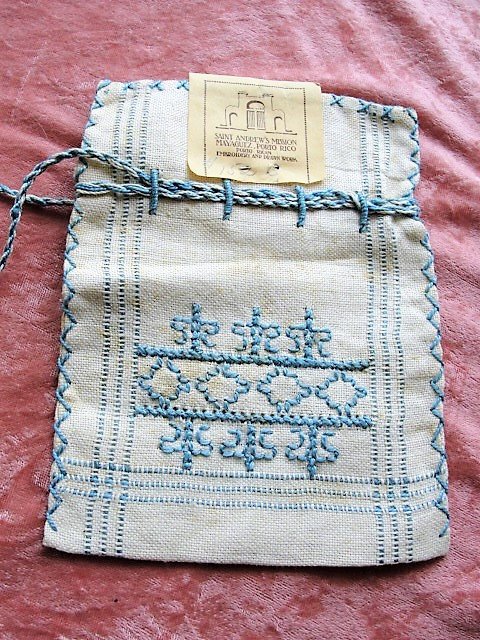 ARTS and CRAFTS Era Embroidered Purse Bag, Natural Linen Blue Embroidery Seed Bag Pouch,Saint Andrews Mission Embroidery,Collectible Linens