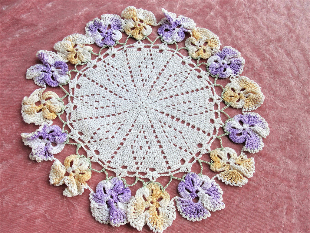 VINTAGE Hand Crochet FIGURAL PANSY Edged Doily, Lovely Colorful Figural Doily, Farmhouse, French Country Decor, Collectible Vintage Doilies