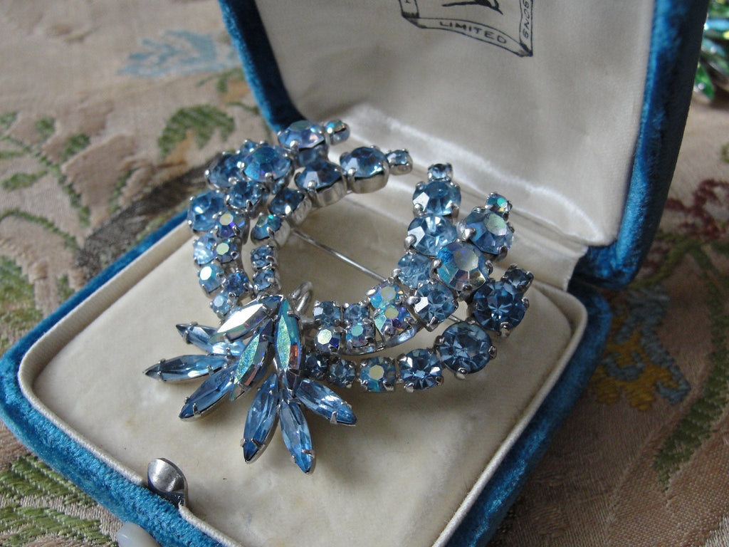 Vintage SHERMAN Signed Glittering Blue Rhinestones Brooch,Prong Set,Brilliant Rhinestones,Dazzling Swarovski Crystal,Collectible Jewelry