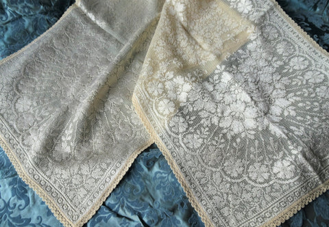 LOVELY 1920s Lace Runner,Buffet Scarf,Table Runner,Centerpiece,Dresser Scarf,Creamy white,Beautiful Floral Pattern,Vintage Linen Collectible