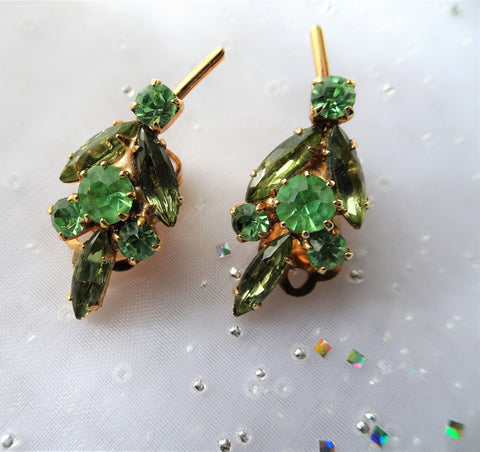 BEAUTIFUL Vintage Earrings,Art Glass Peridot Green,Glittering Glass Rhinestones Clip Ons,CLASSY Design,Collectible Mid Century Jewelry