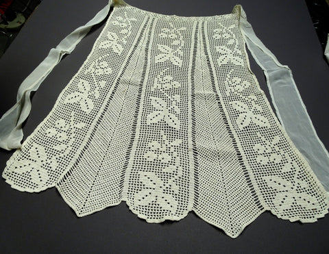 VINTAGE 1930s Lovely Crochet Lace Apron,Very Pretty French Country, FarmHouse Kitchen Decor,For Display or Use It,Collectible Vintage Aprons