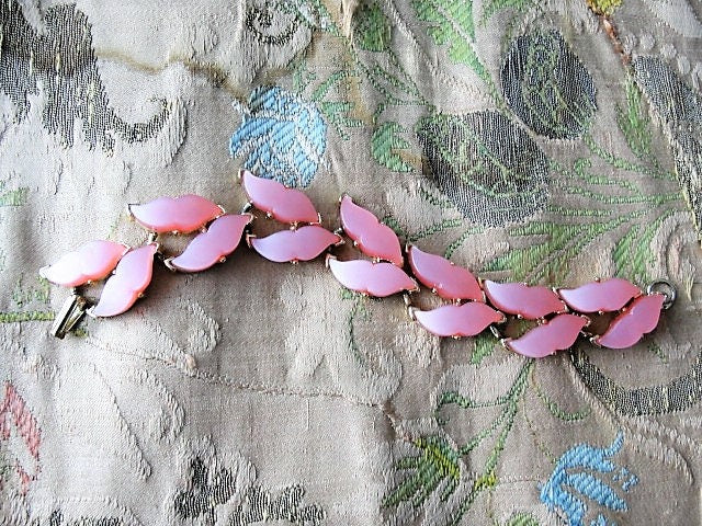 LOVELY 1950s PINK Thermoplastic Bracelet,Mid-Century, Gold Tone Metal, Vintage Statement Bracelet, Collectible 1950s Jewelry