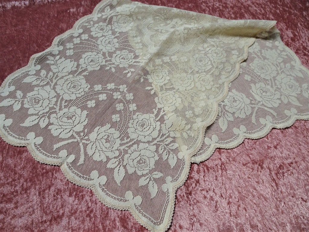 LOVELY 1920s Lace Runner,Buffet Scarf,Table Runner,Centerpiece,Dresser Scarf,Creamy Offwhite,Beautiful Pattern,Collectible Vintage Linen