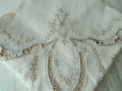 GORGEOUS Vintage MADEIRA Fancy Embroidered Lace Tablecloth, Stunning Hand Work , Fine Dining Tea Table Linens, Luxury Vintage  Linens