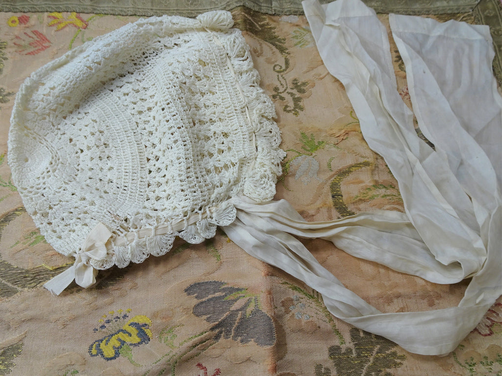 ANTIQUE Lace Baby Bonnet,Hand Crochet Lace,Interesting Lace Pattern,Long Silk Ties,Perfect For Baby,French Bebe Dolls,Teddy Bear,Baby Shower