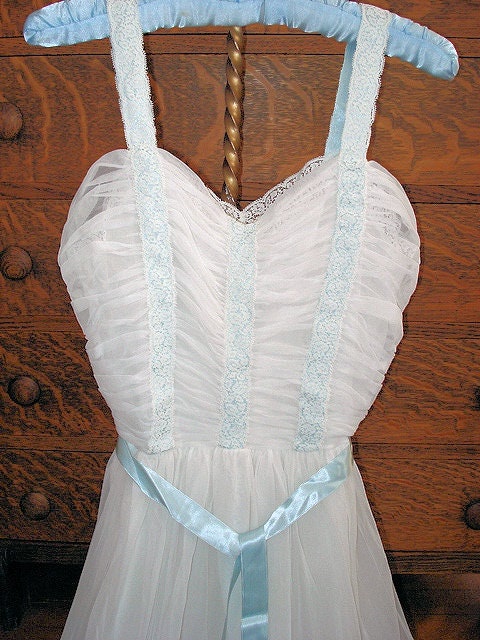 DREAMY Vintage 1950s Nightgown,Romantic Sweetheart Neckline, Beautiful Draped Bodice, MCM Nightgown, Collectible Vintage Lingerie