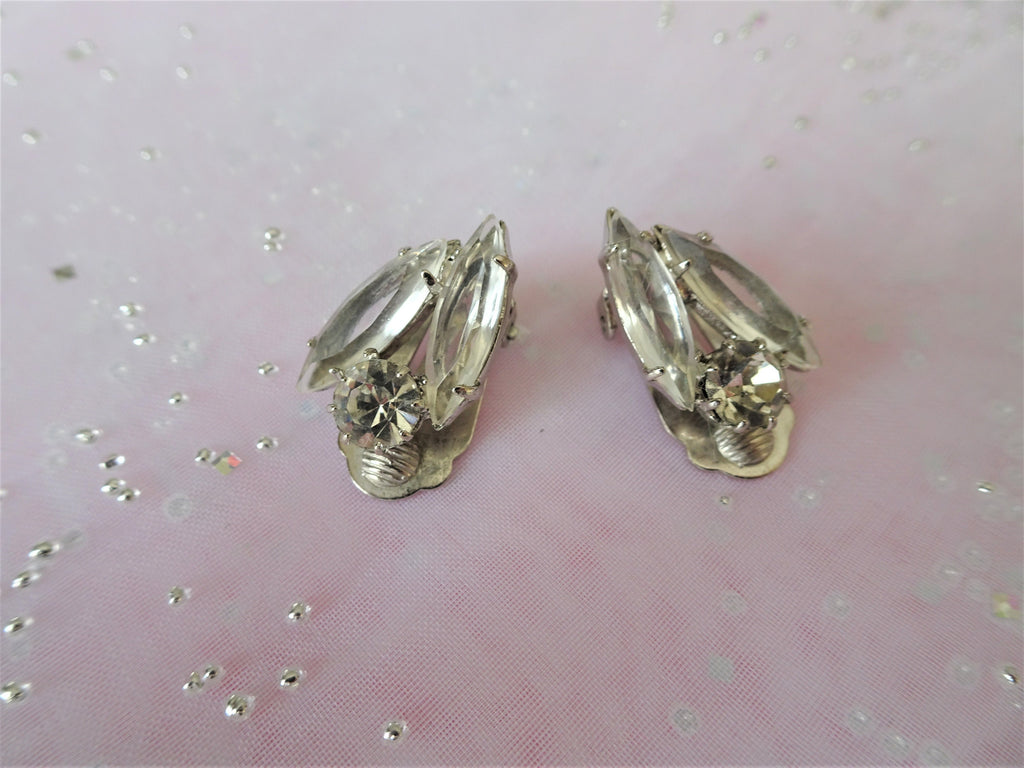 SPARKLING Vintage 50s Earrings, Ice White Glass Rhinestones ,Clip Ons,Clip On Earrings, Mid Century Jewelry,Collectible Vintage Jewelry