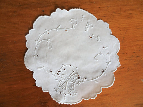 VINTAGE Madeira Lovely Pr of Doilies,Hand Embroidery,Embroidered Butterflies,Doilies,Farmhouse,French Country Decor,Vintage Table Linens