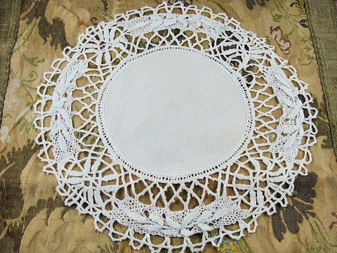 BEAUTIFUL 1920s Vintage Cluny Wide Bobbin Lace Edge Linen Doily Table Topper Highly Decorative Vintage Linens Chateau Chic, Farmhouse Decor